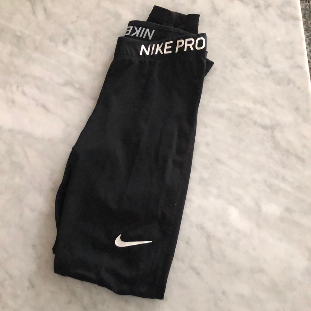 GREAT CONDITION NIKE PRO MID RISE TRAINING TIGHTS
